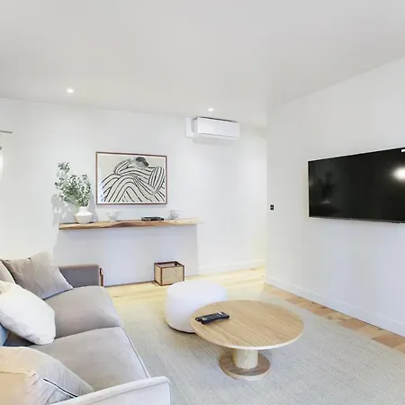 Appartamento In The Center Of By Prestige Parigi