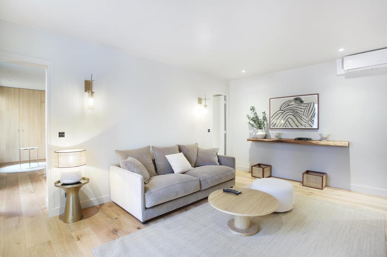 Appartamento In The Center Of By Prestige Parigi